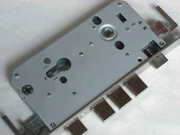 双湖24小时上门开锁公司